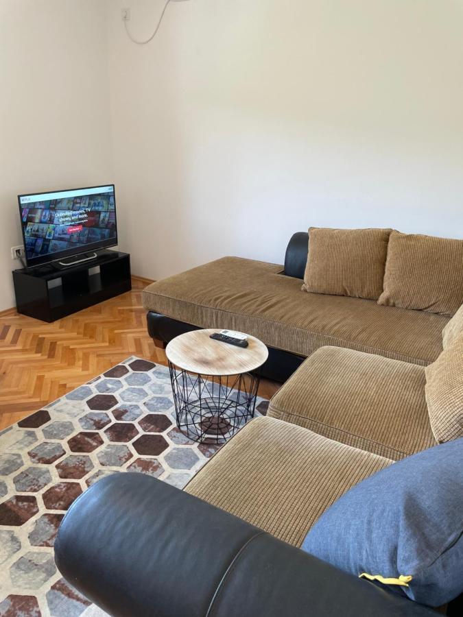 Entire 1-Bedroom Apartment With Free Parking Podgorica Exteriör bild