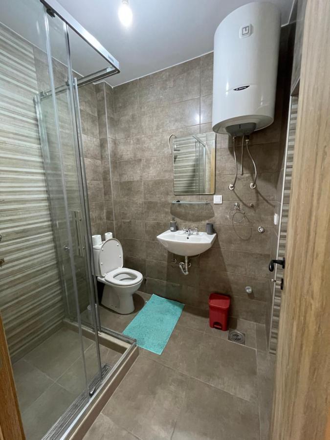 Entire 1-Bedroom Apartment With Free Parking Podgorica Exteriör bild