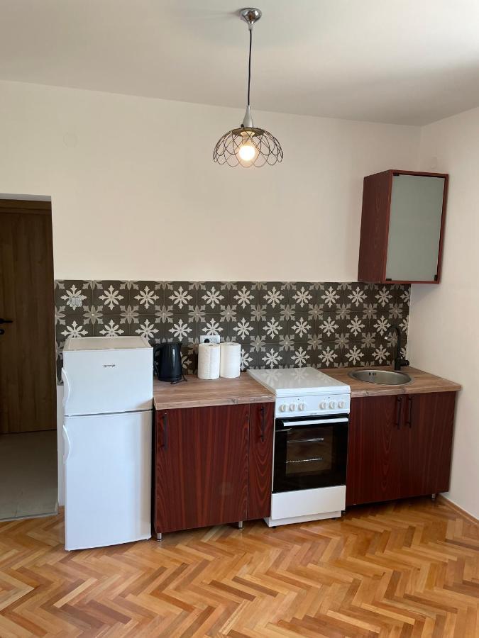 Entire 1-Bedroom Apartment With Free Parking Podgorica Exteriör bild