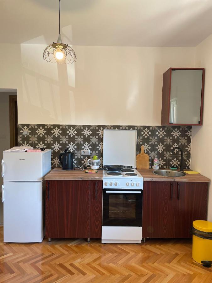 Entire 1-Bedroom Apartment With Free Parking Podgorica Exteriör bild